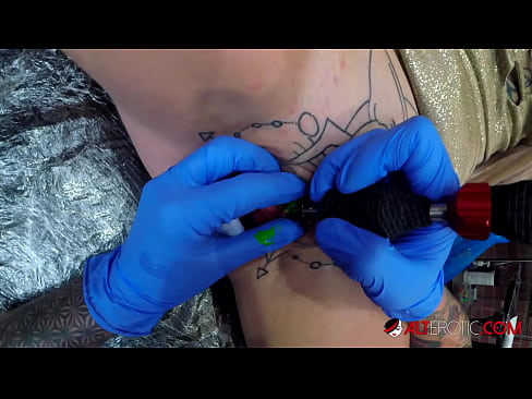 ❤️ Extremamente tatuada, a brasa Sully Savage fez uma tatuagem em seu clítoris ❤❌ Sexo vídeo em pt-br.loanworld.top ❌