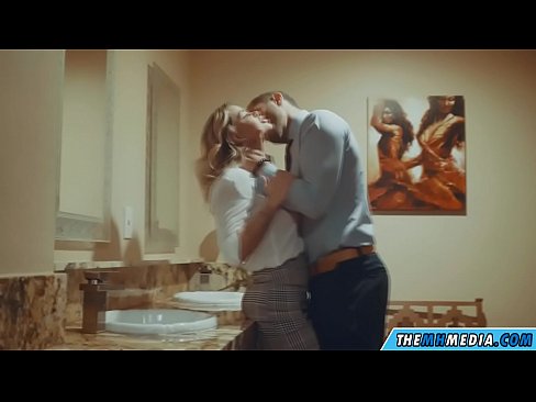 ❤️ Quando uma loira peituda o seduz em um banheiro público ❤❌ Sexo vídeo em pt-br.loanworld.top ❌